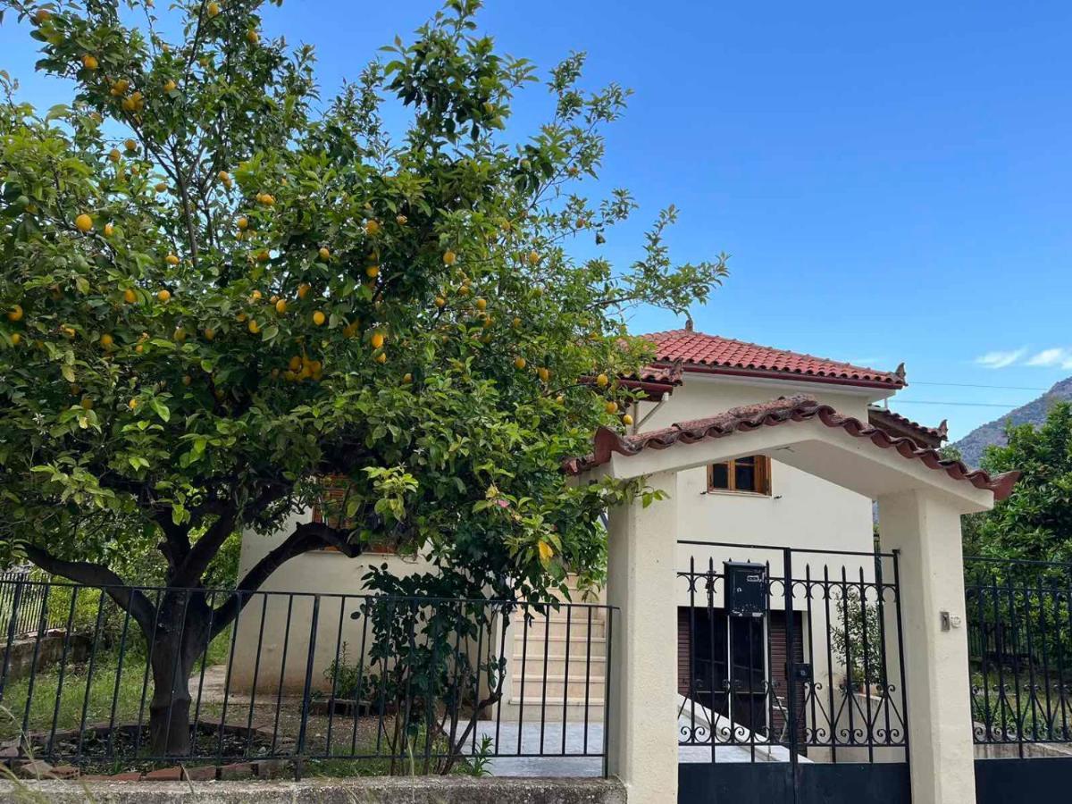 Willa Lemon Tree House Leonídion Zewnętrze zdjęcie